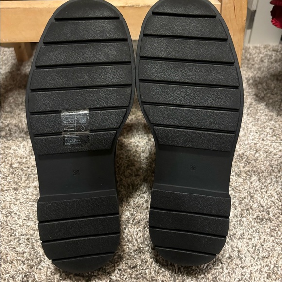 NEW. Black Chunky Loafers with Classy Golf Chain Accent 🥳 - Picture 3 of 4